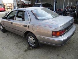   1992 TOYOTA CAMRY DLX METALLIC LAVENDER 2.2L AT Z15013